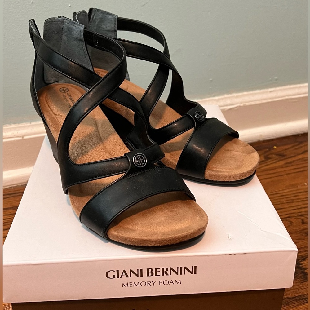 NIB Giant Bernini Black 7.5 M Sandals Camden MemoryFoam COMFORTABLE